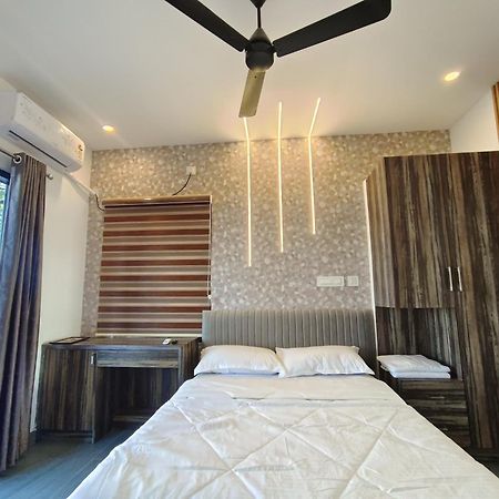Marina Lounge Hotel Kochi Bagian luar foto