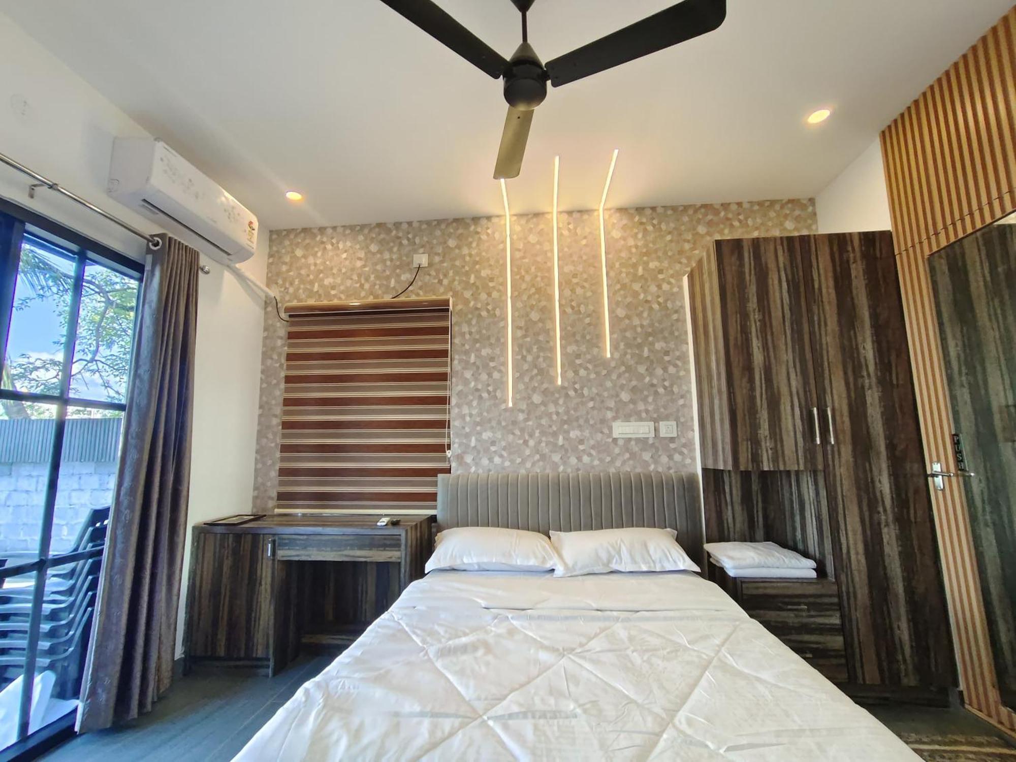 Marina Lounge Hotel Kochi Bagian luar foto