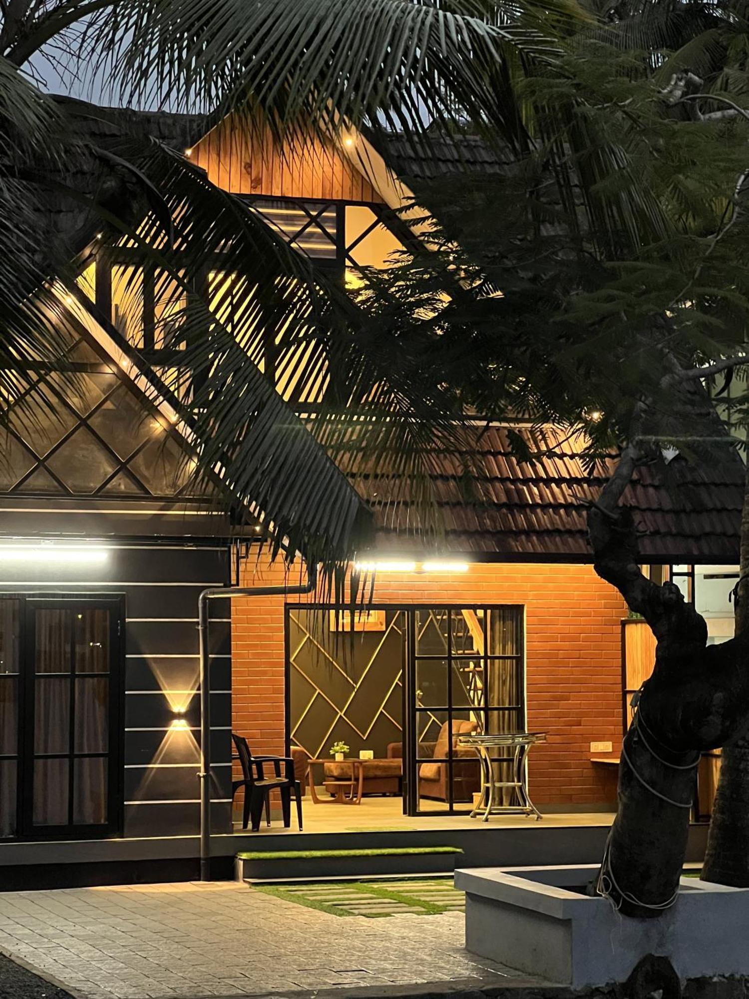 Marina Lounge Hotel Kochi Bagian luar foto