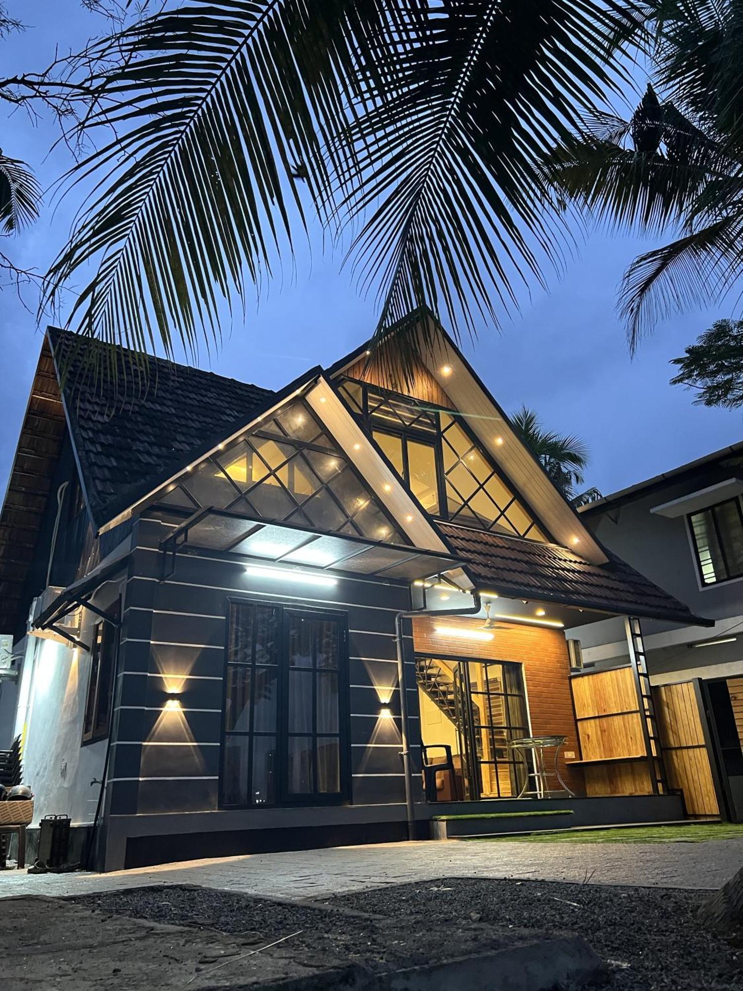 Marina Lounge Hotel Kochi Bagian luar foto