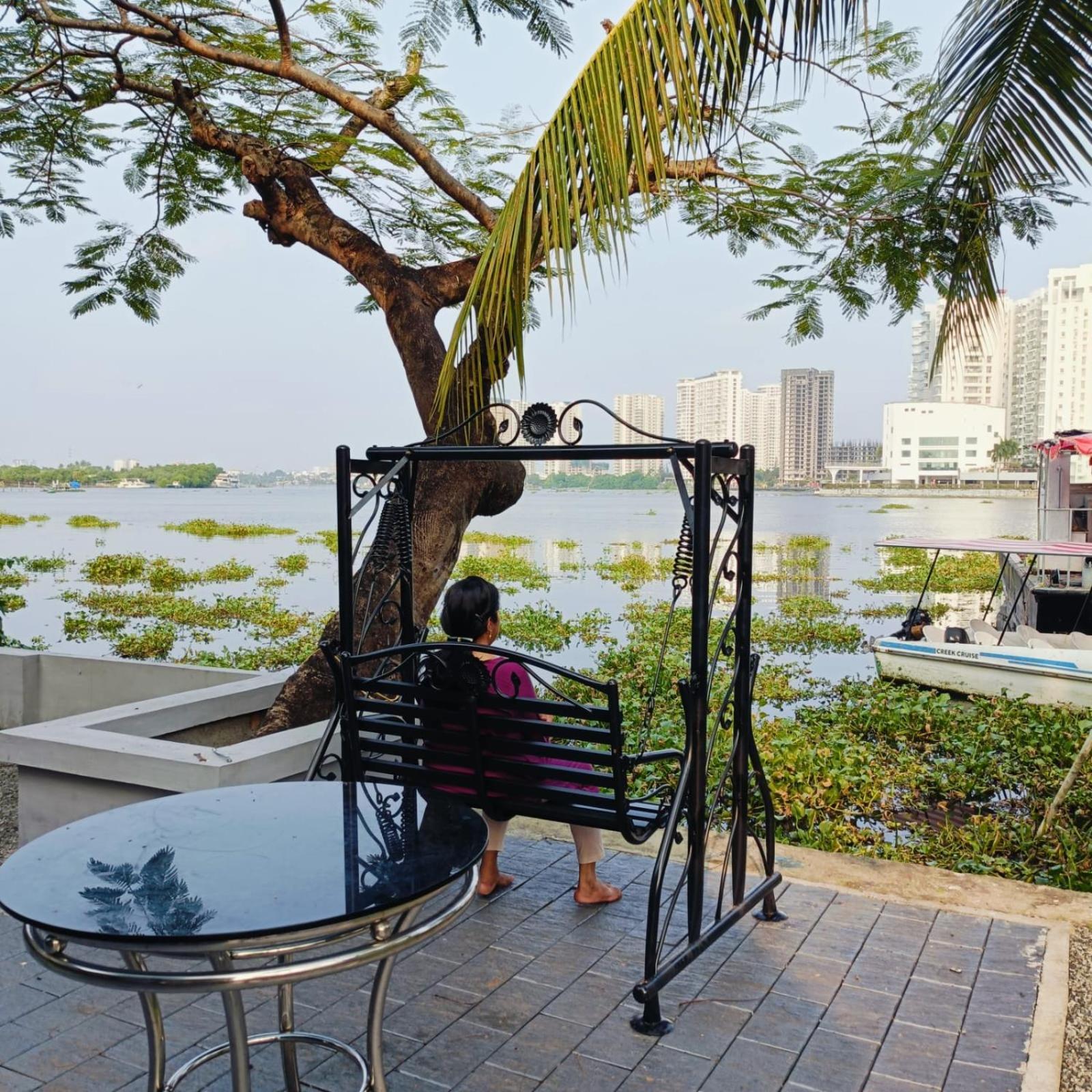 Marina Lounge Hotel Kochi Bagian luar foto
